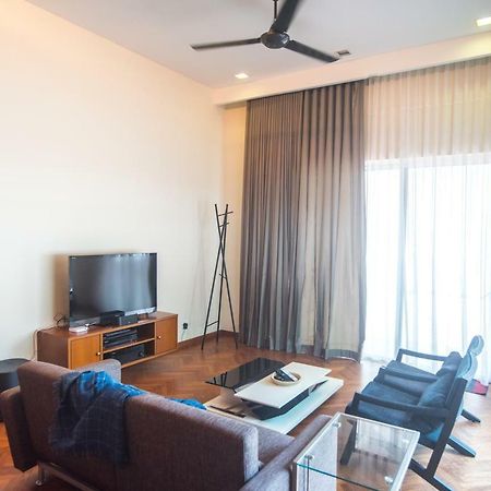 The Suites At Waterside Straits Quay By Plush Bagan Jermal Kültér fotó