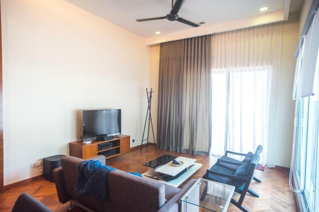 The Suites At Waterside Straits Quay By Plush Bagan Jermal Kültér fotó