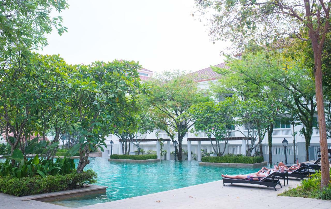 The Suites At Waterside Straits Quay By Plush Bagan Jermal Kültér fotó