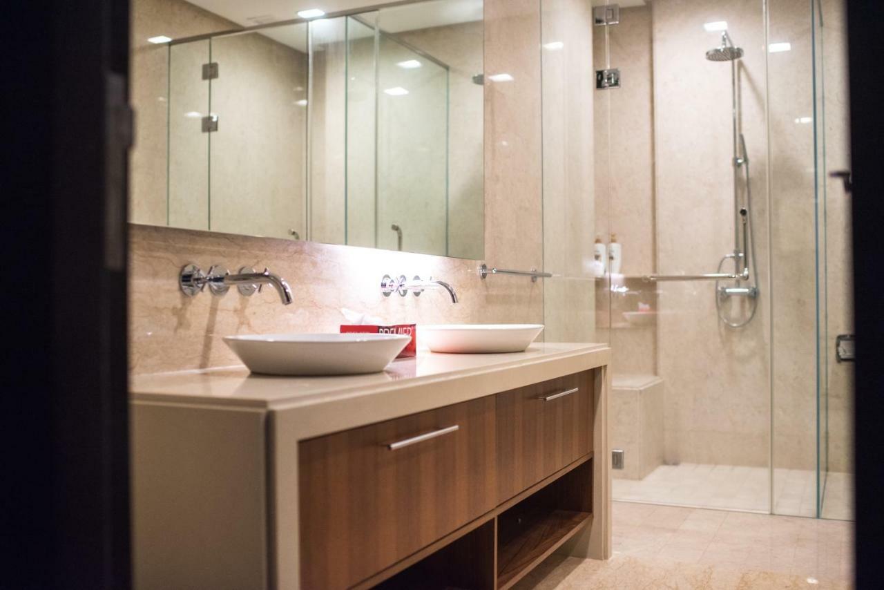 The Suites At Waterside Straits Quay By Plush Bagan Jermal Kültér fotó