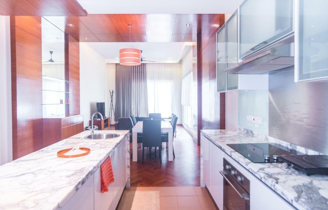 The Suites At Waterside Straits Quay By Plush Bagan Jermal Kültér fotó